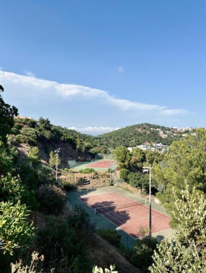 Haut De Mazet Vue Mer Et Piscine Partagee Lägenhet Roquebrune-sur Argens Exteriör bild