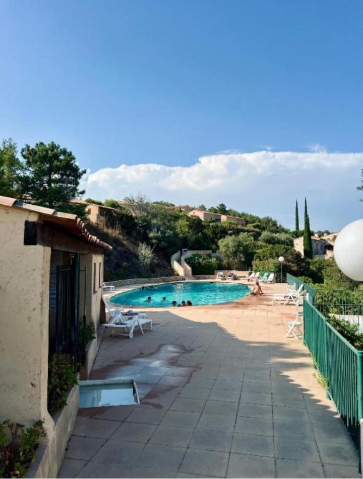 Haut De Mazet Vue Mer Et Piscine Partagee Lägenhet Roquebrune-sur Argens Exteriör bild